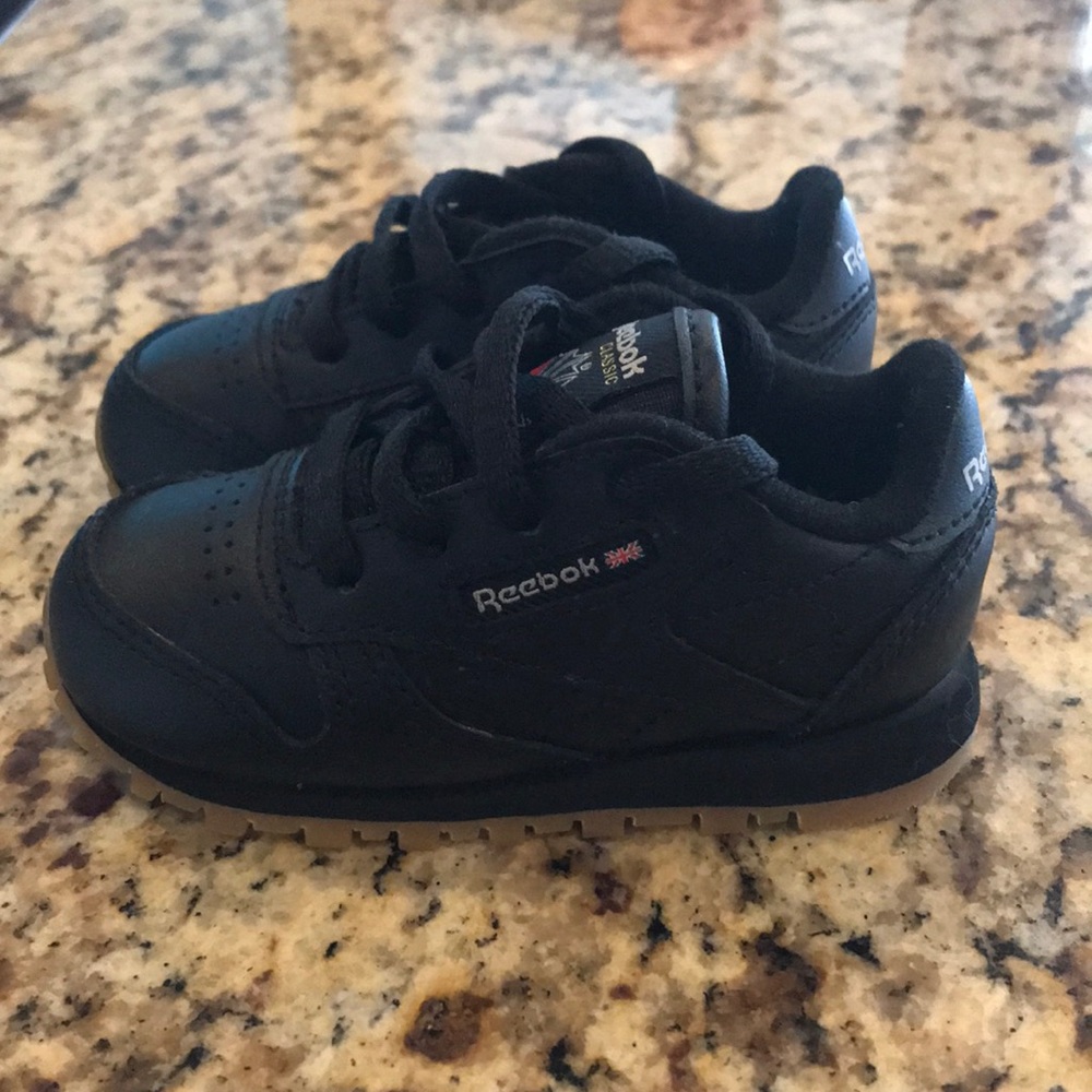 Classic Reebok - Picture 2 of 3